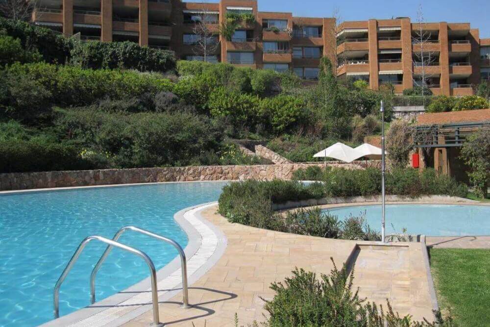 Immense piscine extérieure dans un condominio privé de Santa Maria de Manquehue, Vitacura